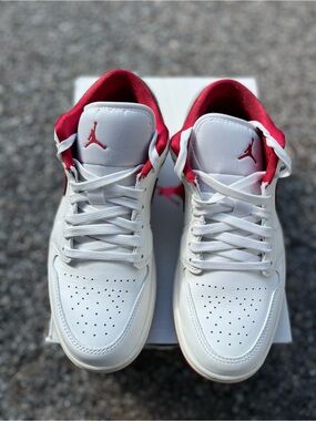 Nike Air Jordan sneakers Cream White Red '23' Accent